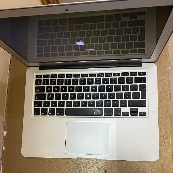 Apple MacBook Air 13 , 13' 256 ssd updateable 0