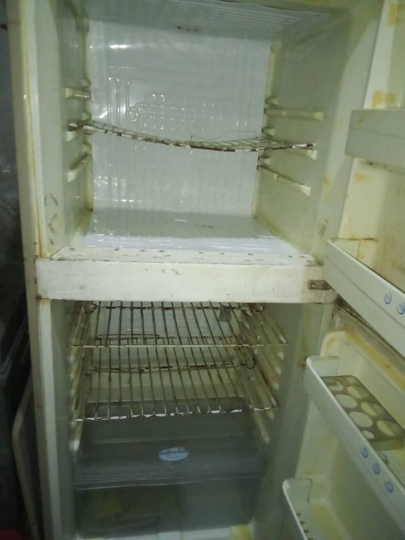 Haier Full size fridge working 1