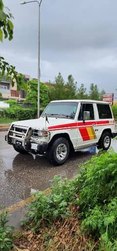 Mitsubishi Pajero 1990