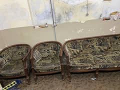 sofa set nice condition hai kafi kam price hai