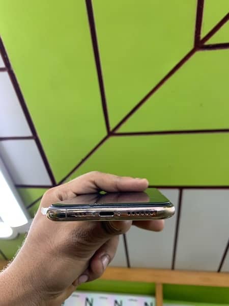 Iphone Xs 4