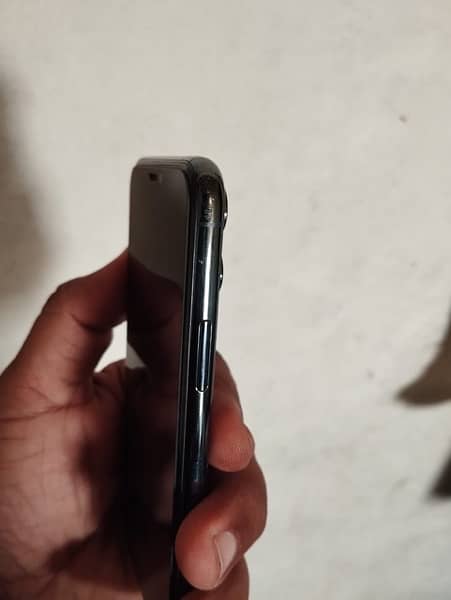 Iphon 11 Pro 64 Gb condition 10/10 Water Pack betry 79 2