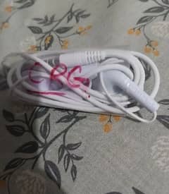 Original Samsung Handfree
Brand new 
Pulled out from Box Pack Samsun