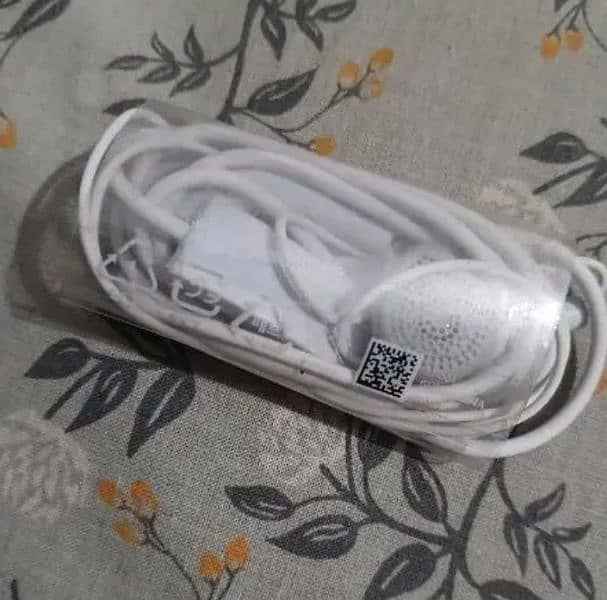 Original Samsung Handfree Brand new  Pulled out from Box Pack Samsun 1