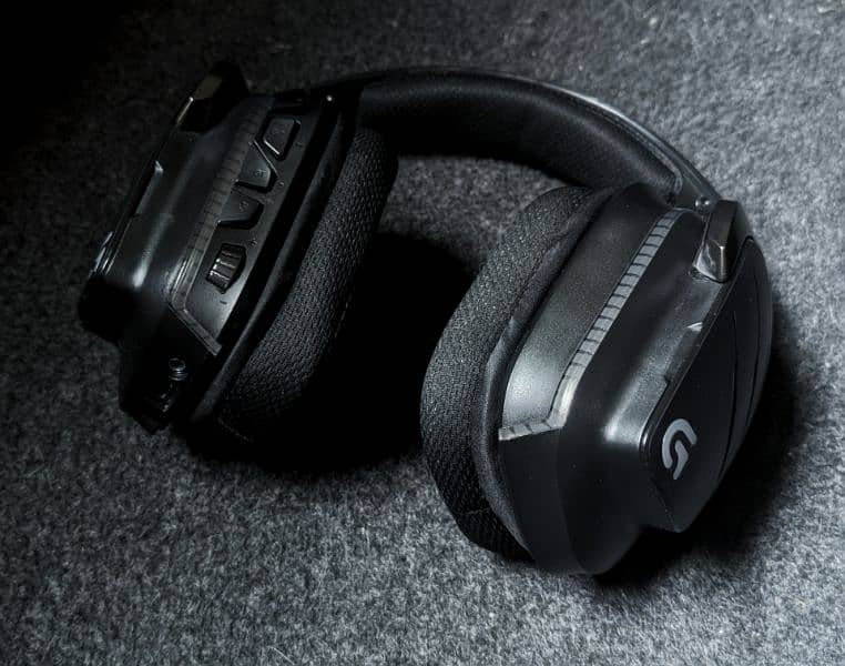 Logitech g633 Artemis spetrum headphone 1