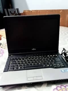 futjsi laptop i3 3rd gen 4 gb Ram 320 harddisk 5 hr plus battery