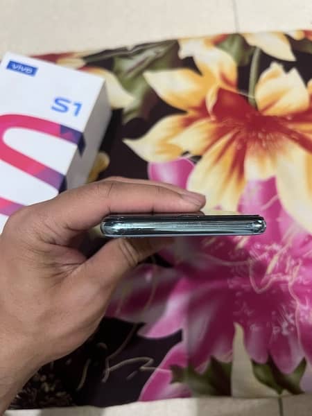 VIVO S1 4/128 OFFICIAL PTA APPROVED WITH ORIGINAL BOX 2