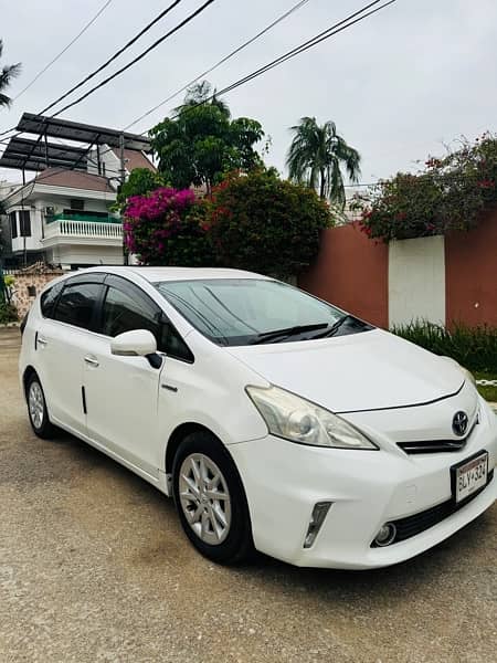 Toyota Prius Alpha 2014 2