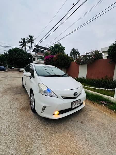 Toyota Prius Alpha 2014 4