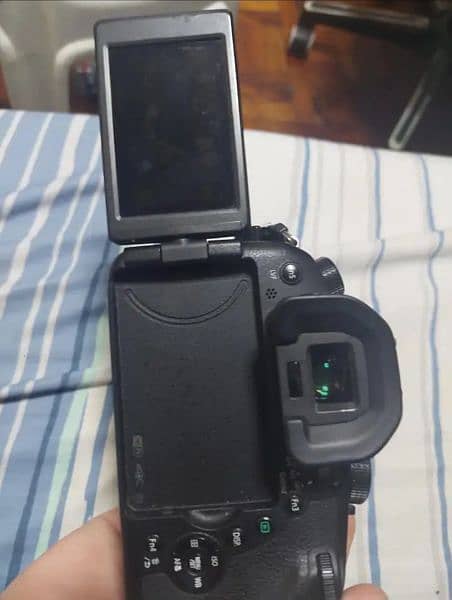 fz1000 Panasonic camera  condition 10 10 with 2 batteries and charger 2