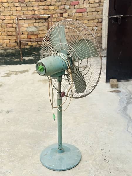 Pedestal Fan in good condition (whatsapp number: 03005806947) 0