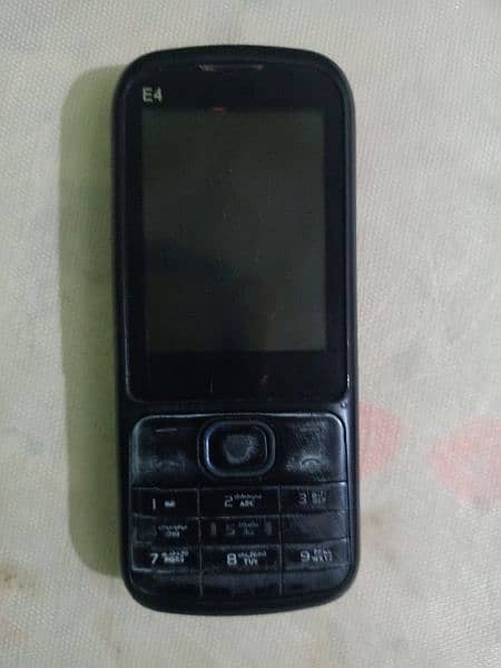 Q Mobile E4i 10/10 condition nice battery  keyboard mobile 0