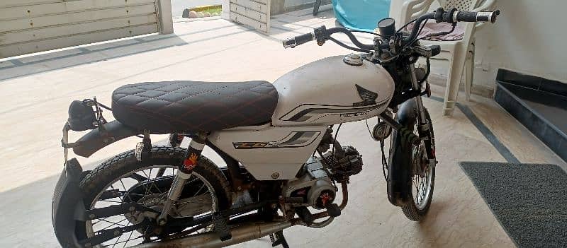 modified racer Honda CD 70 2