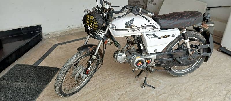 modified racer Honda CD 70 4