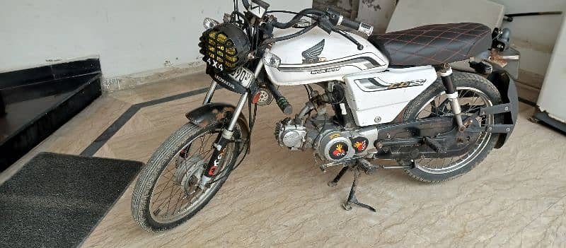 modified racer Honda CD 70 5