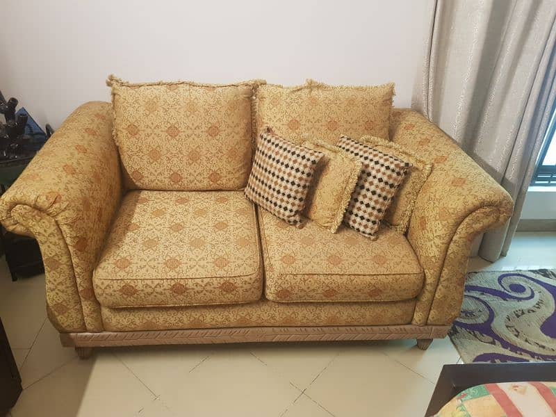 2 Seater Victorian Sofa 2