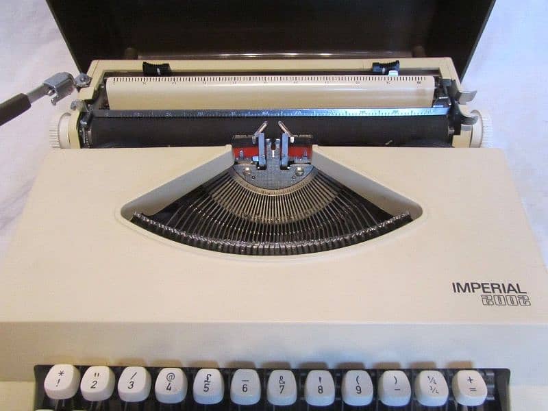 Supreme Design Imperial 2002 portable typewriter 5