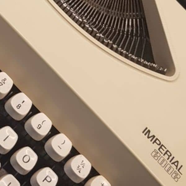 Supreme Design Imperial 2002 portable typewriter 6