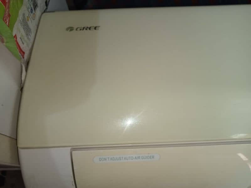 Gree 2 Ton DC inverter in Good Condition 3