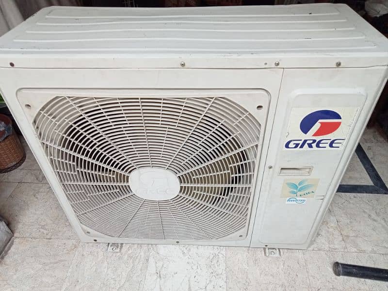 Gree 2 Ton DC inverter in Good Condition 4