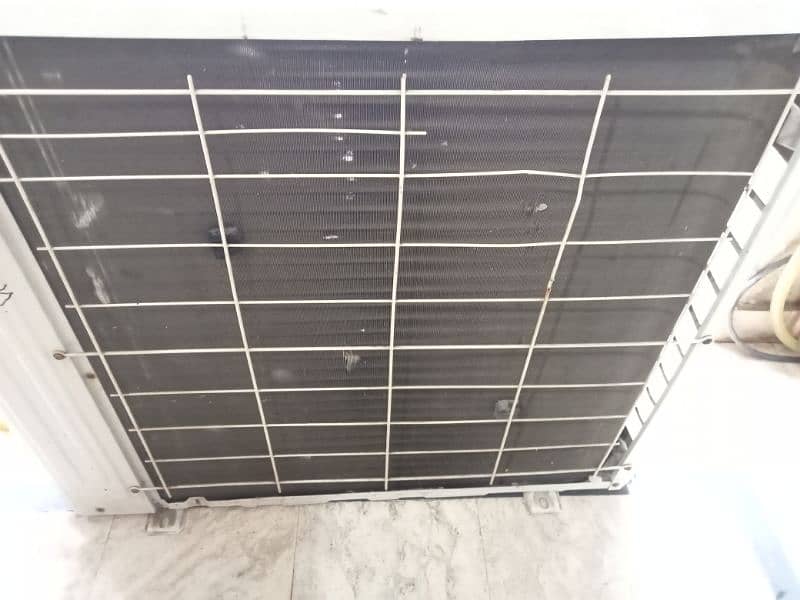 Gree 2 Ton DC inverter in Good Condition 5