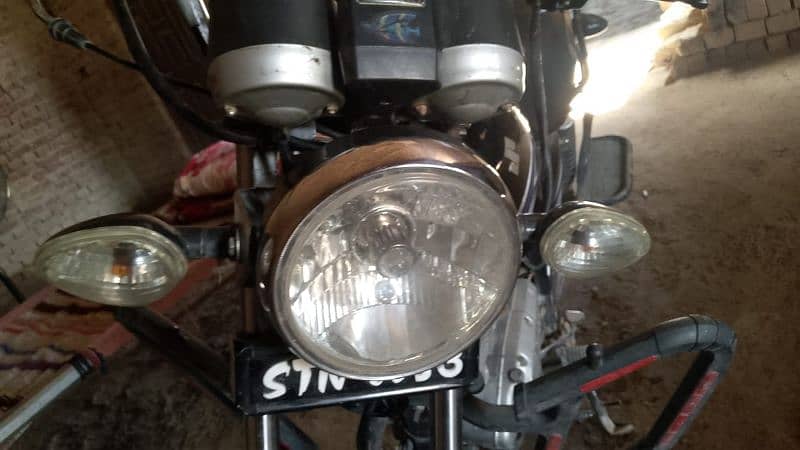 Suzuki GS150 12