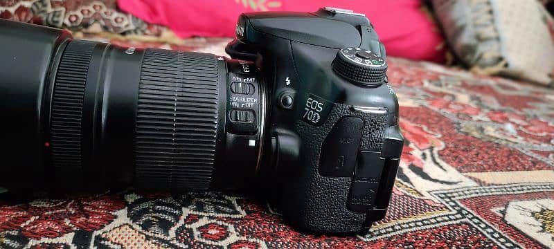 canon 70d DSLR  auto focus body with 28/105 and power bank 1