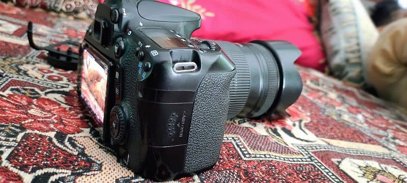 canon 70d DSLR  auto focus body with 28/105 and power bank 5