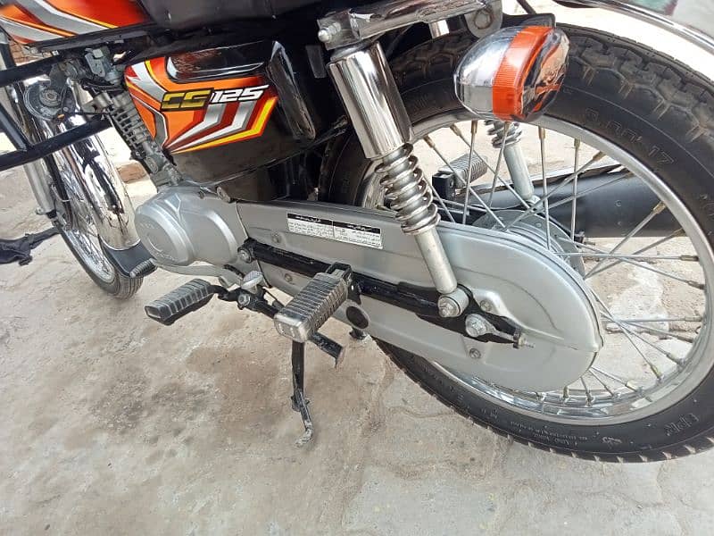 Honda CD 125 2022 Model. just 6000KM drive 3