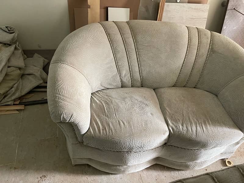 7 seater used Sofa set 0