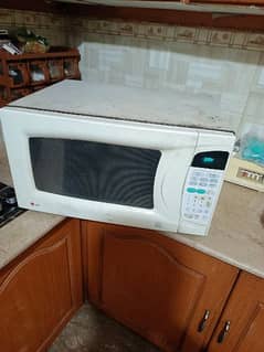 LG MICROWAVE OVEN  FULL SIZE