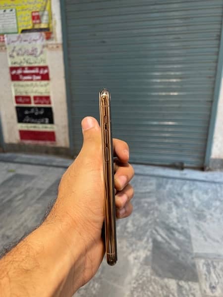 iPhone 11 Pro 256gb gold 1