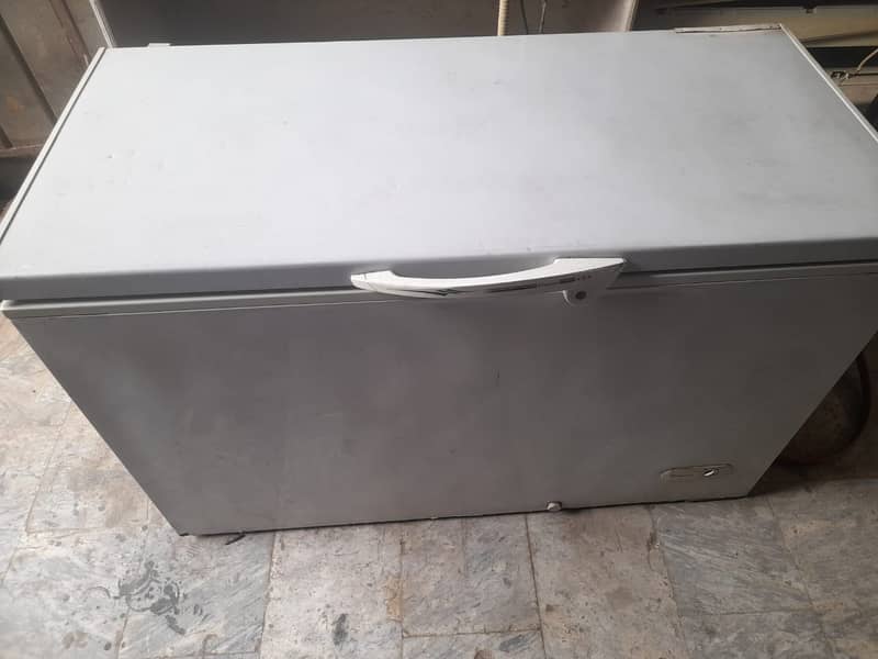 Dawlence Deep Freezer for sale in good condition 3