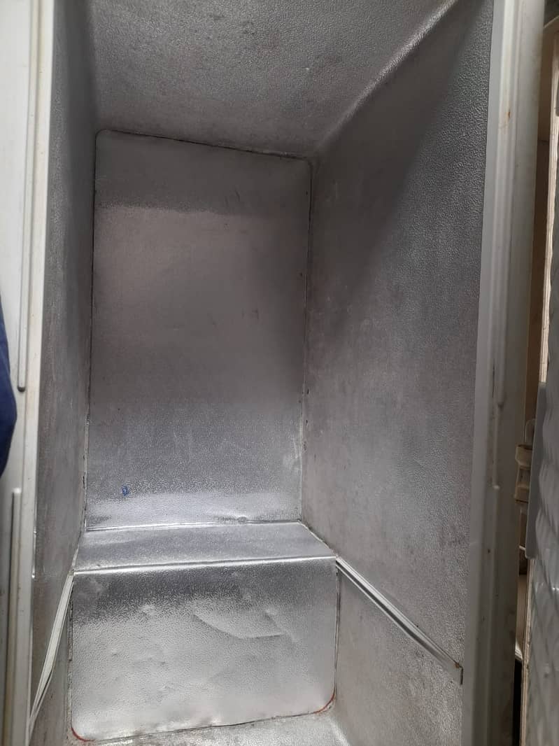 Dawlence Deep Freezer for sale in good condition 4