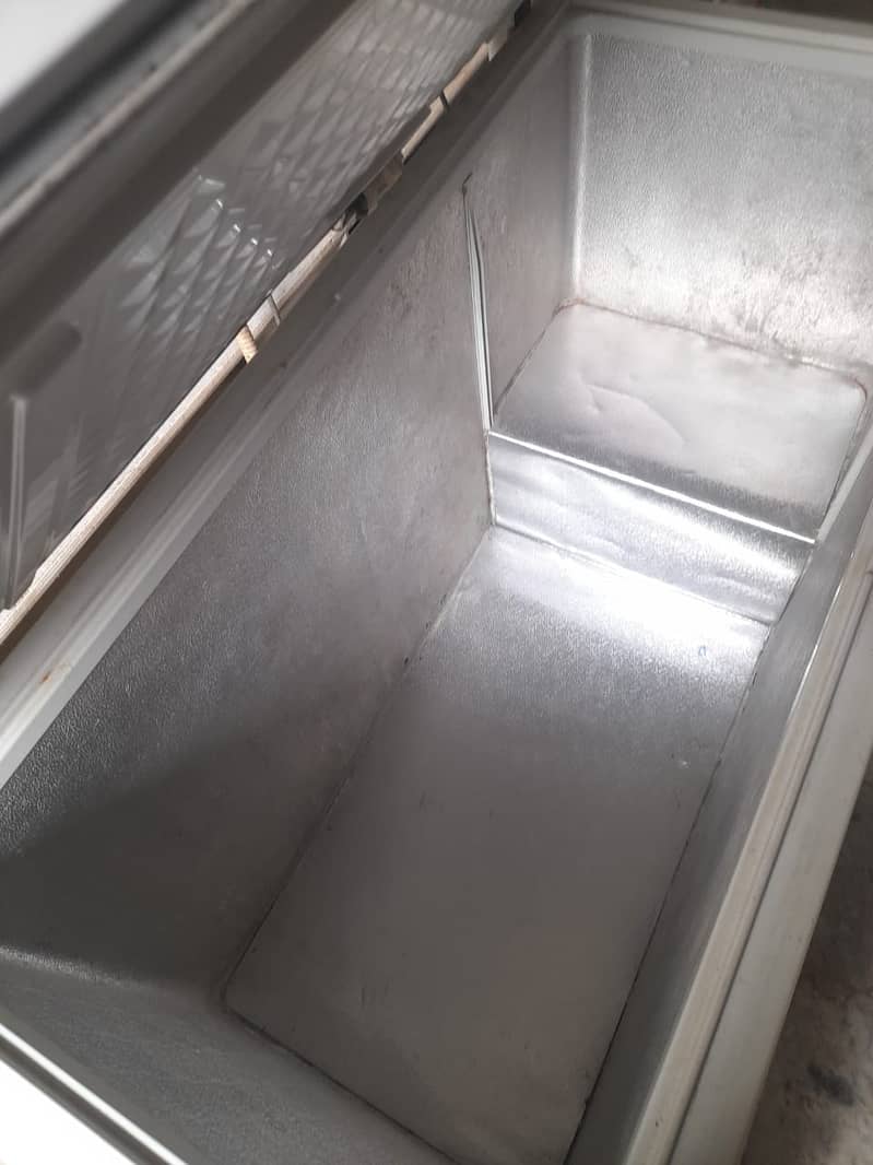 Dawlence Deep Freezer for sale in good condition 5