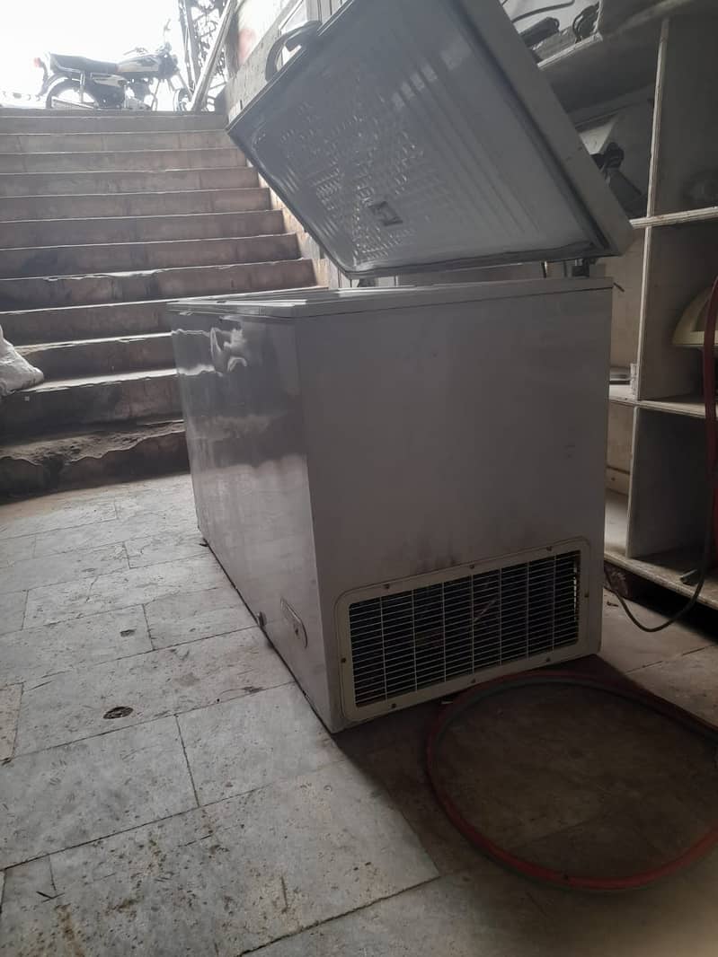 Dawlence Deep Freezer for sale in good condition 7