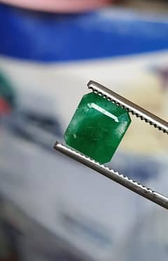 100% Natural Emerald Stone is Square Shape (4.0 Carat)