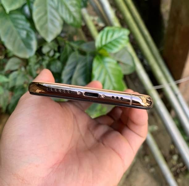 iphone xs gold 4