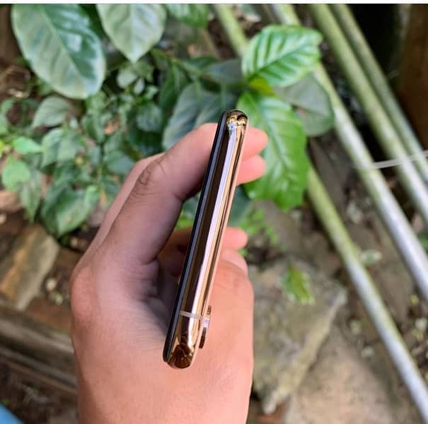 iphone xs gold 6