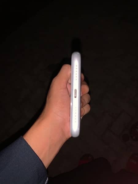 iPhone XR 3