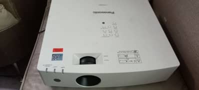 Panasonic PT-LMZ460