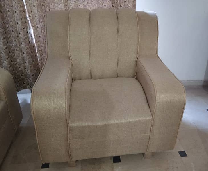 6 seater sofa set very beautiful design and condition 7