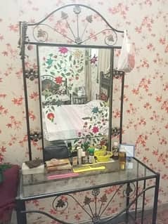 dressing table urgent sale negotiable