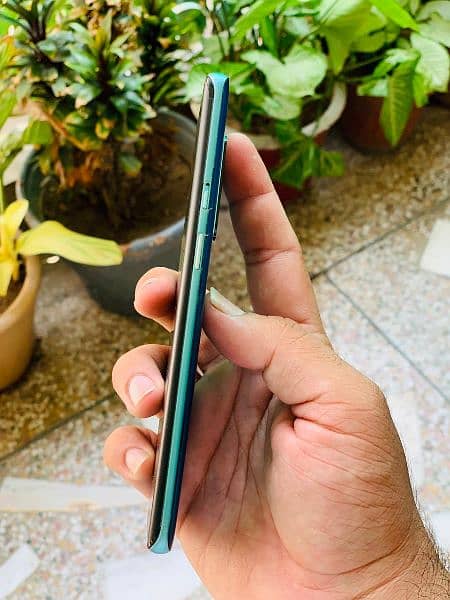 i m selling One plus 8 pro 4