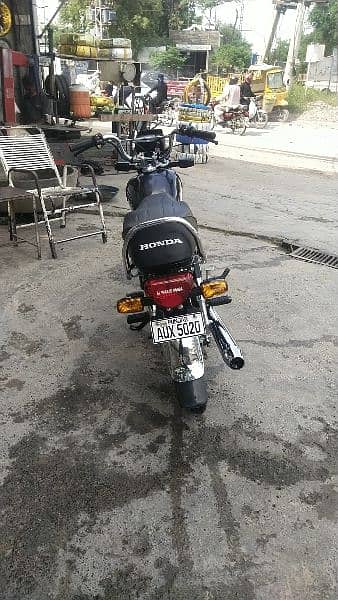 Honda Cd 70 for urgent sell fullfinal 145 ha is sy kam Waly msg ni kry 1