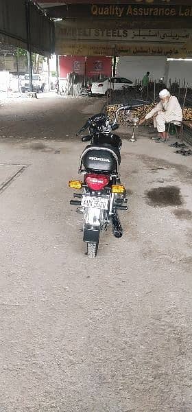 Honda Cd 70 for urgent sell fullfinal 145 ha is sy kam Waly msg ni kry 9