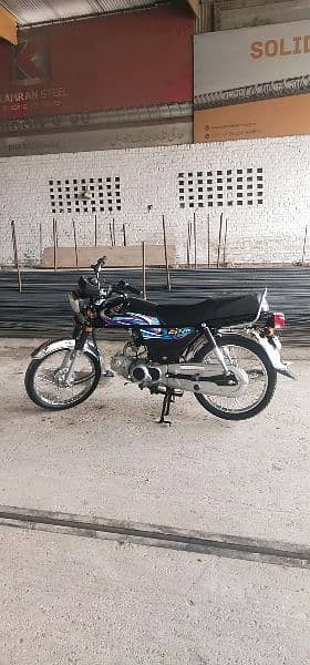 Honda Cd 70 for urgent sell fullfinal 145 ha is sy kam Waly msg ni kry 10