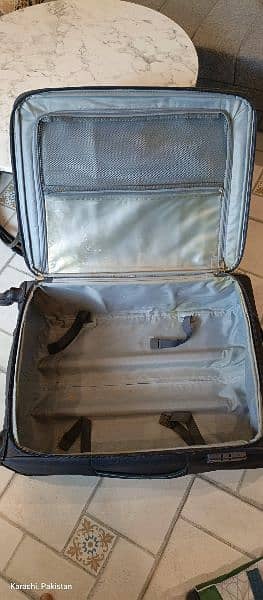 American Tourister 22 inches luggage bag 3