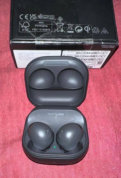 Samsung Galaxy Buds 2 pro with saftey case 4