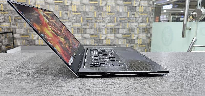 Dell XPS 15 9570 Core i5 8th generation GTX 1050 4gb 2